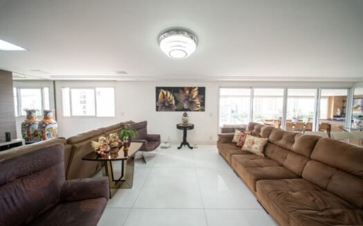 Apartamento com 4 vagas e 3 suítes no Tatuapé para locação